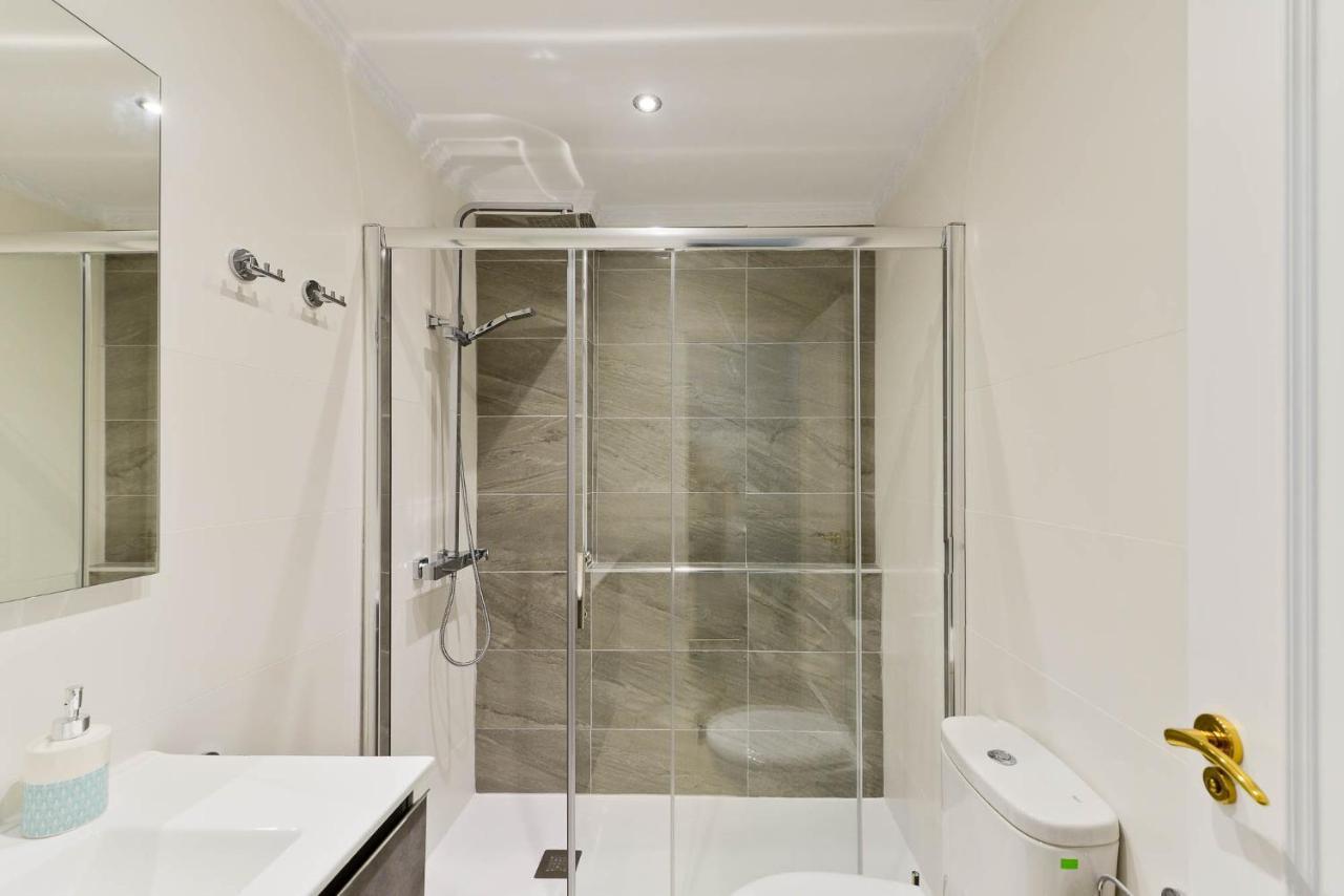 Refurbished 2-Bed Apartment Burriana Beach. Nerja Exterior photo