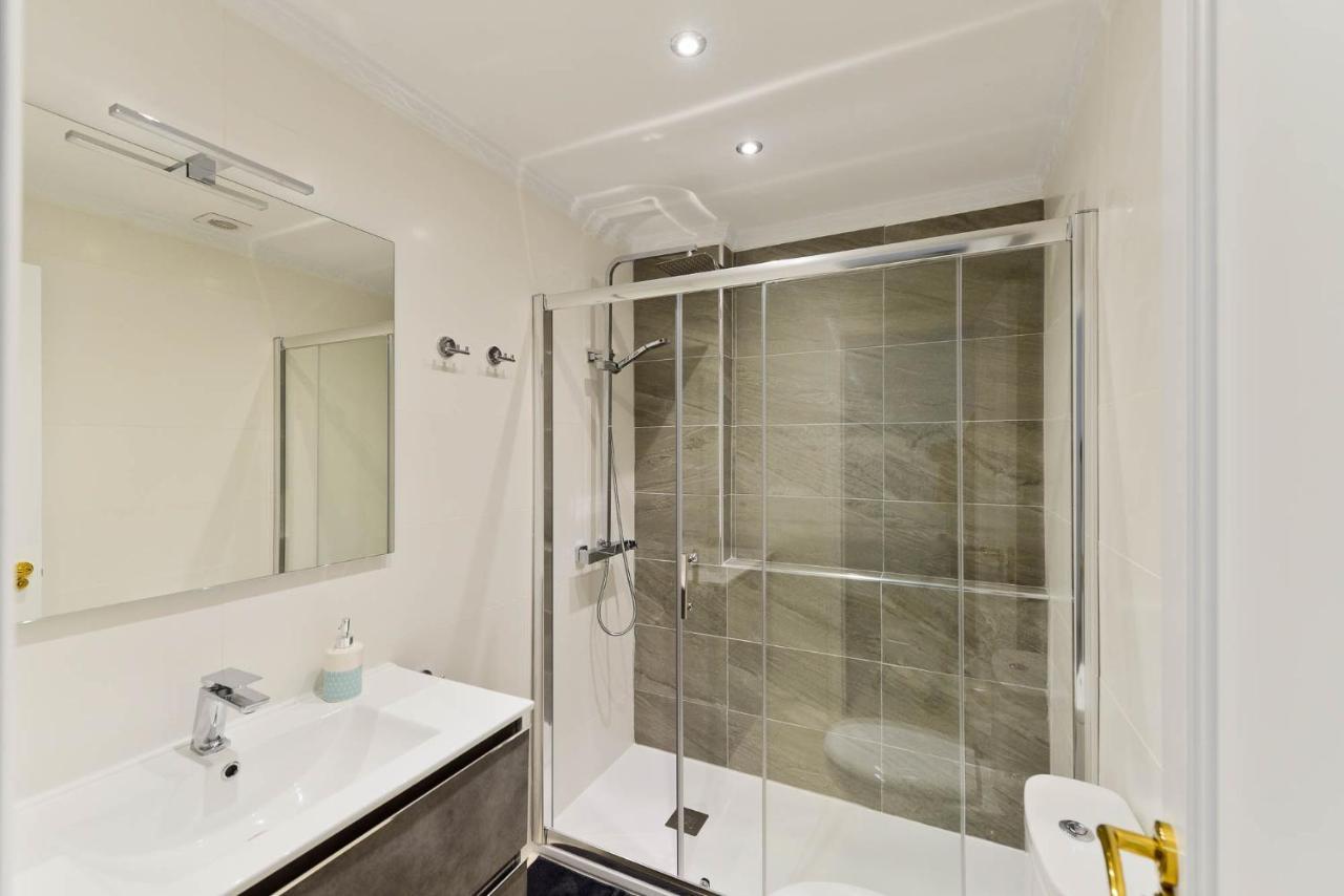 Refurbished 2-Bed Apartment Burriana Beach. Nerja Exterior photo
