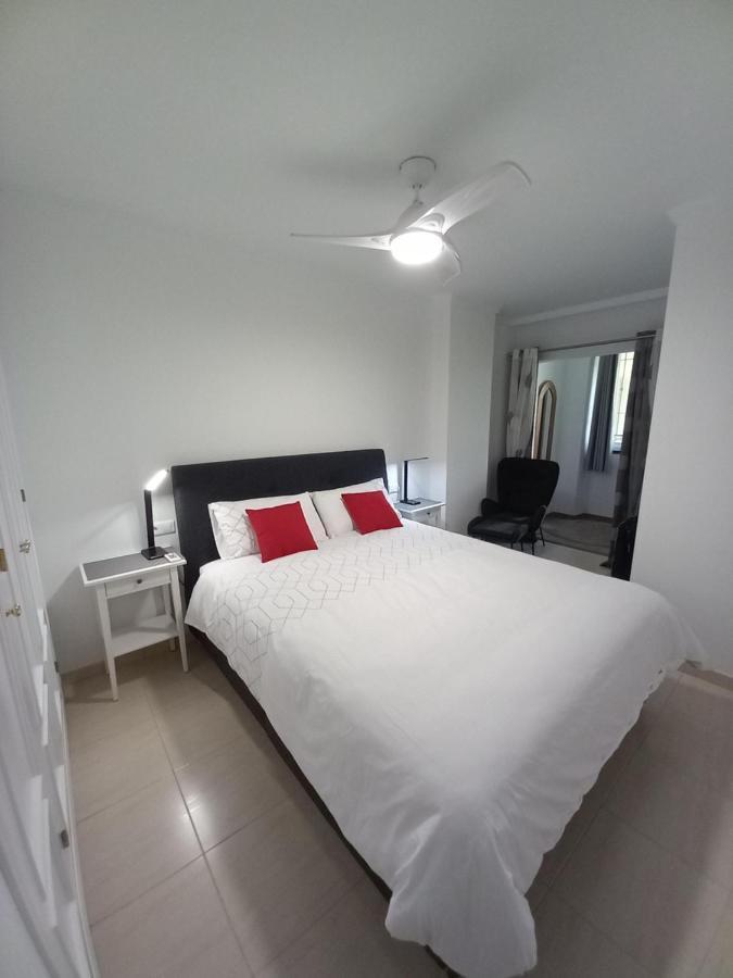 Refurbished 2-Bed Apartment Burriana Beach. Nerja Exterior photo
